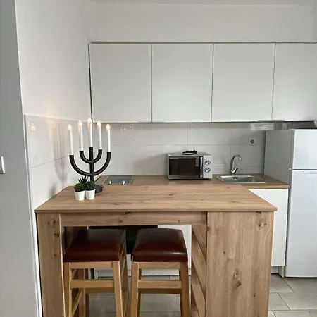 New Luminious Apartment-free Private Parking, Self Check-in Apartment *