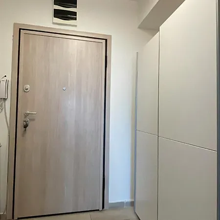 New Luminious Apartment-free Private Parking, Self Check-in * Skopje