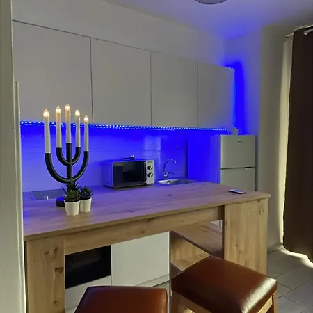 New Luminious Apartment-free Private Parking, Self Check-in Apartment *