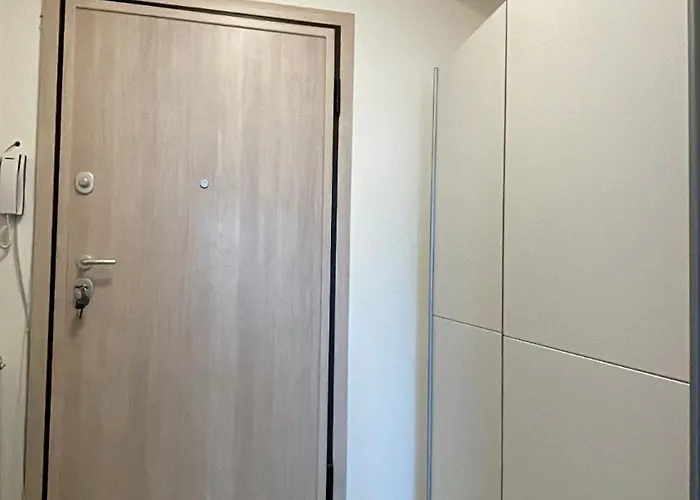 New Luminious Apartment-free Private Parking, Self Check-in * Skopje