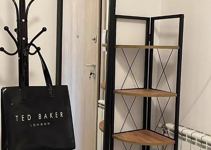 Apartment New Luminious Apartment-free Private Parking, Self Check-in Skopje